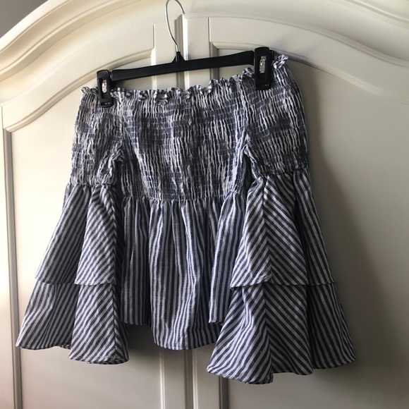 Off-Shoulder Statement Arm Ruffle Top - Picture 2 of 3